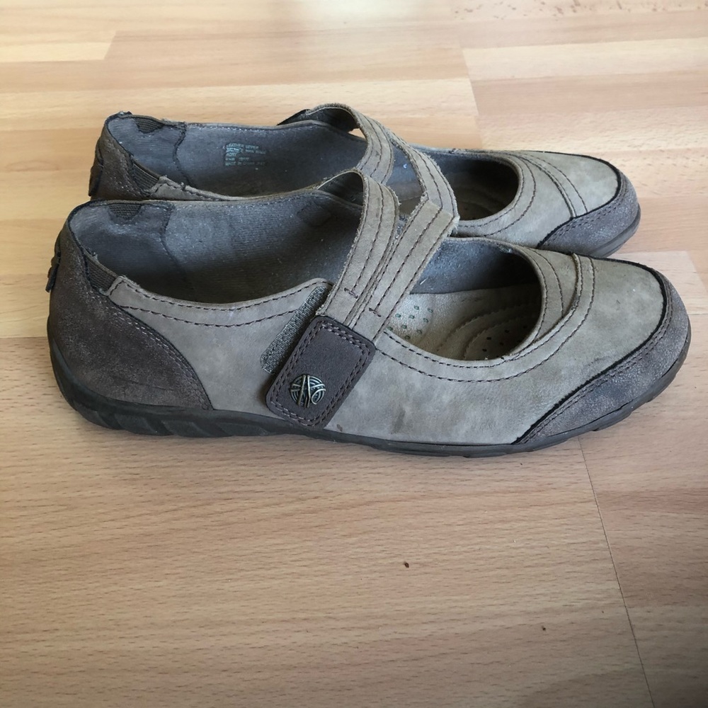 Earth Origins Leather Mary Janes